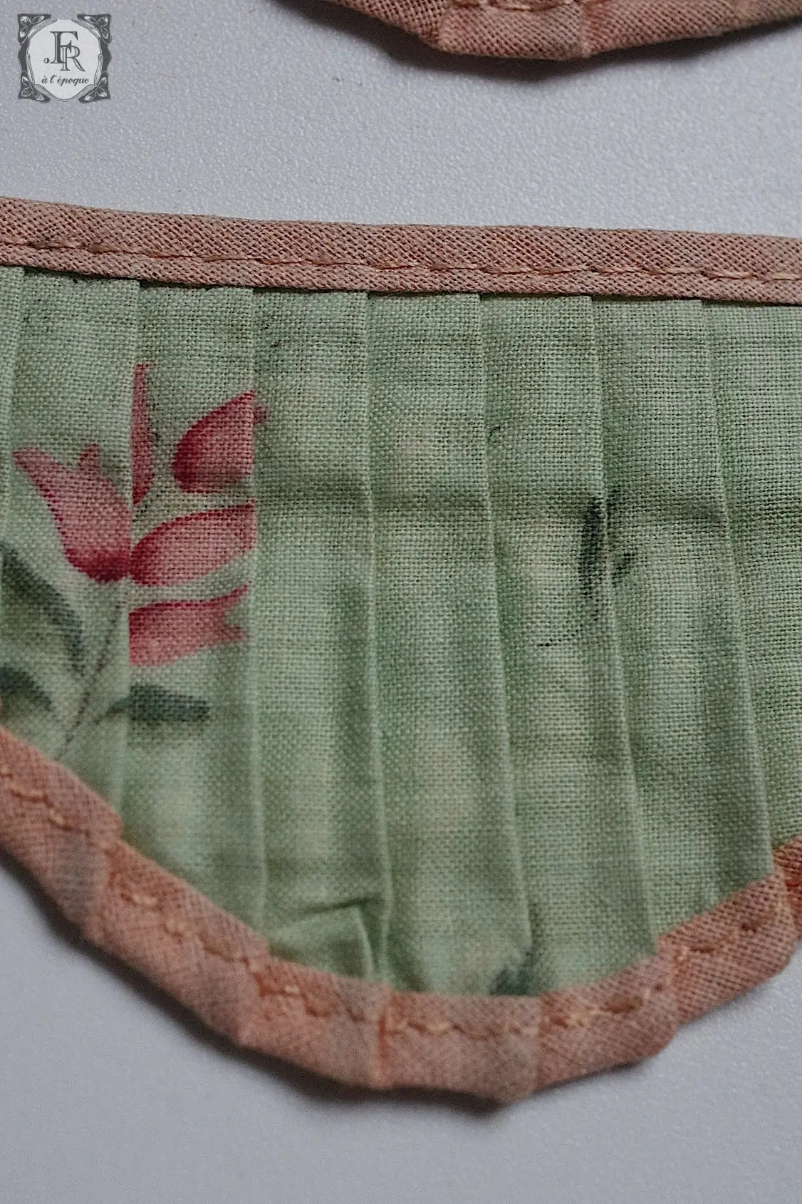 アンティークプリーツ garniture de tissu antique2 .FR a l'epoque