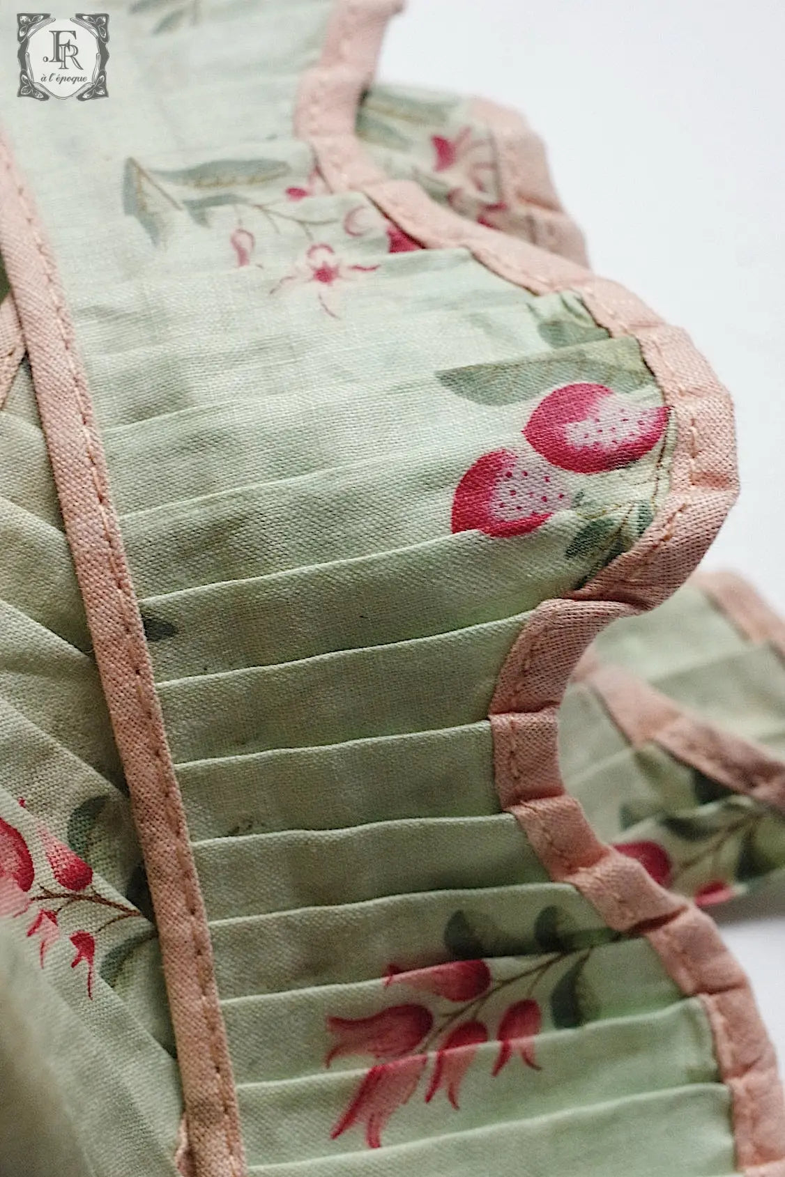 アンティークプリーツ garniture de tissu antique2 .FR a l'epoque