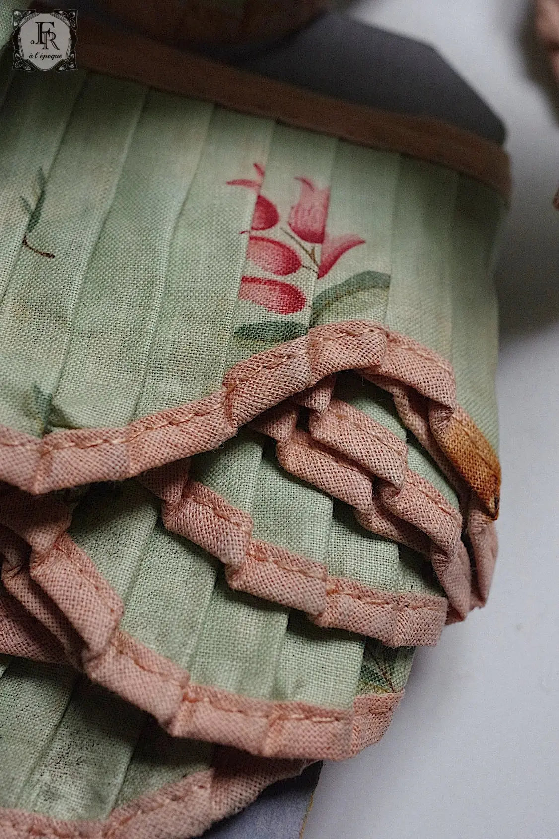 アンティークプリーツ garniture de tissu antique2 .FR a l'epoque