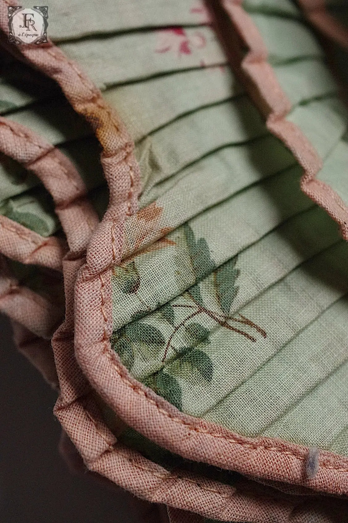 アンティークプリーツ garniture de tissu antique3 .FR a l'epoque