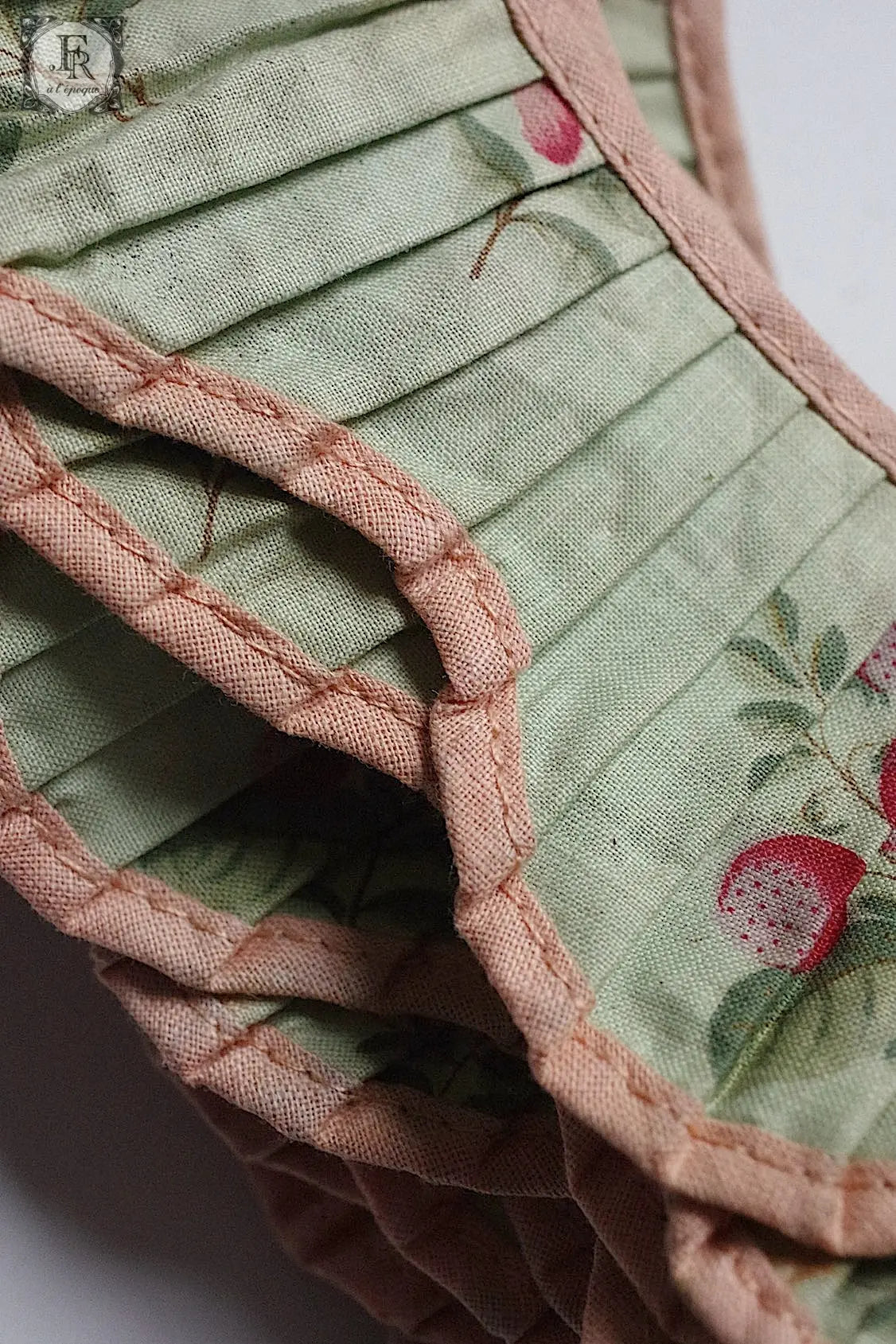 アンティークプリーツ garniture de tissu antique3 .FR a l'epoque