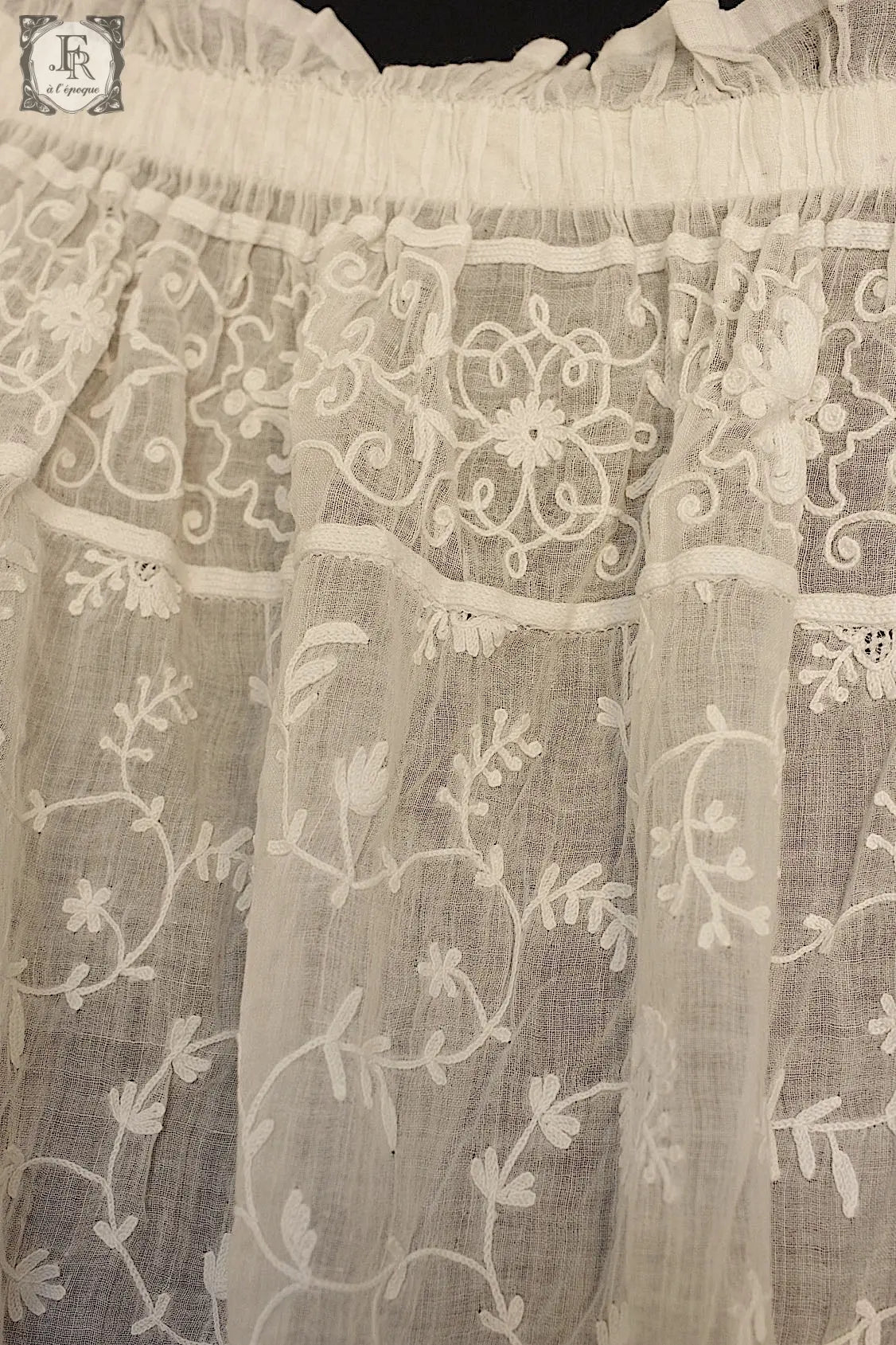 アンティークカーテン コーネリー linge de maison antique2 .FR a l'epoque