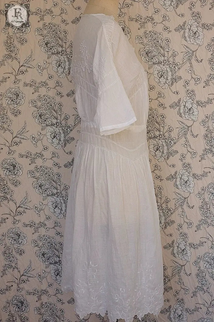 アンティークワンピース vêtement deress 宿木刺繍 素材用 .FR a l'epoque