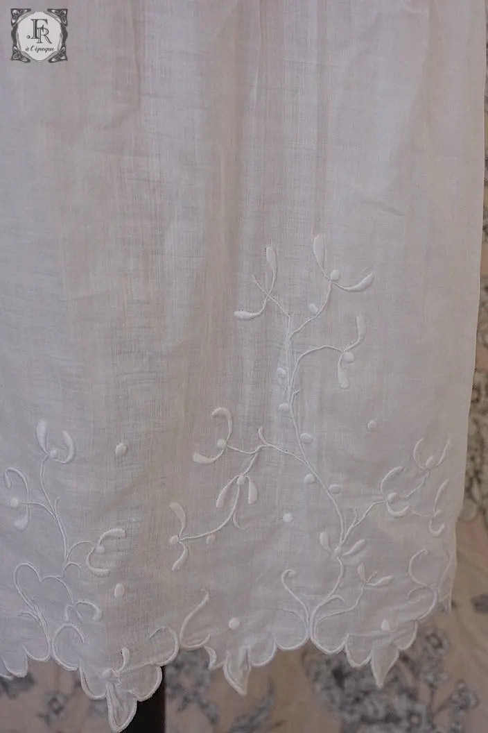 アンティークワンピース vêtement deress 宿木刺繍 素材用 .FR a l'epoque