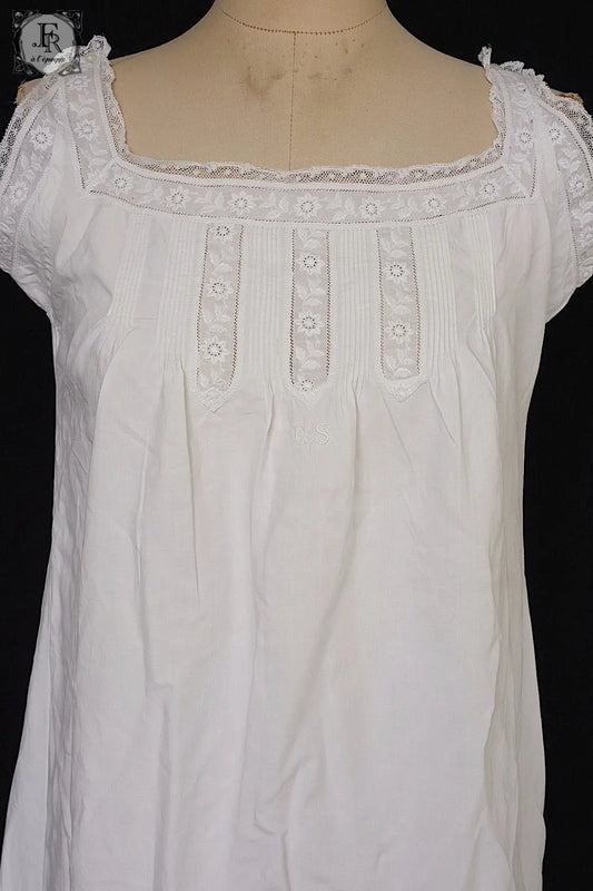 アンティークリネンワンピース vêtement antique .FR a l'epoque