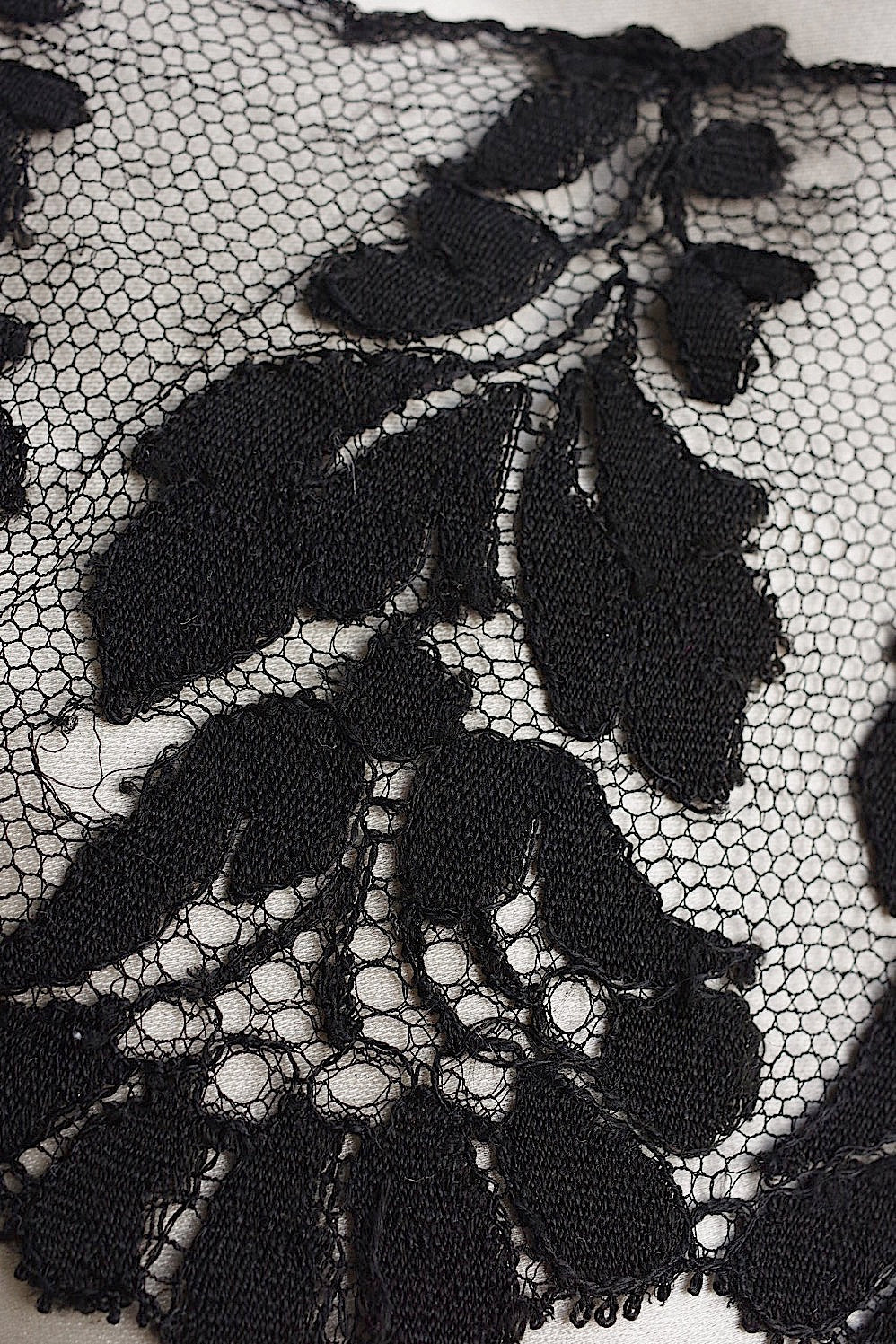 dentelle antique antique lace blonde black