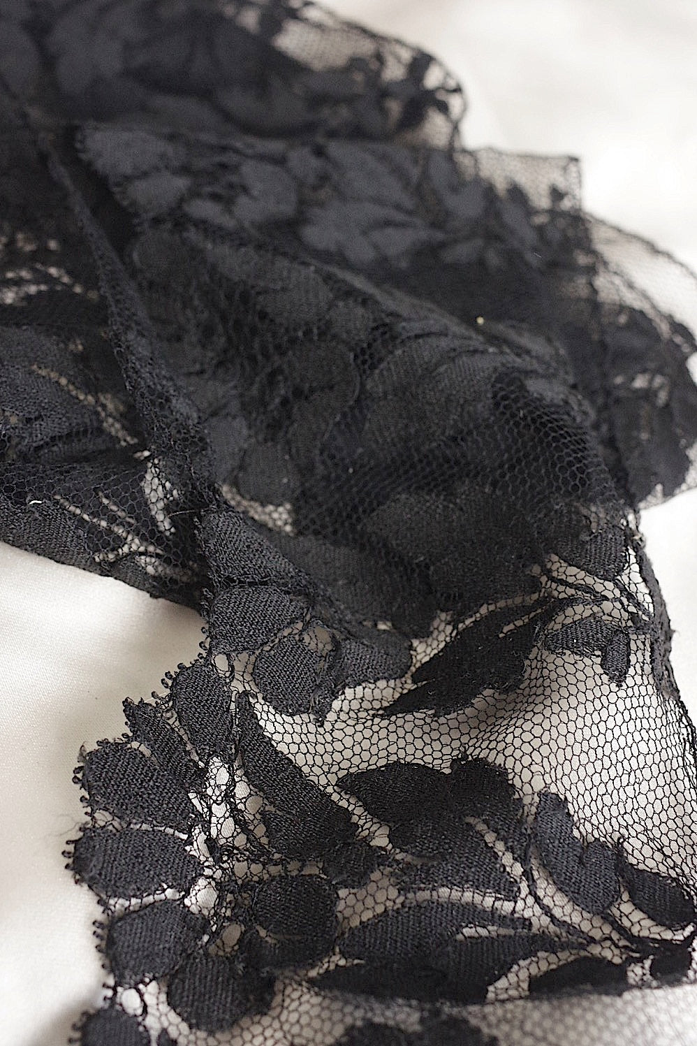 dentelle antique antique lace blonde black