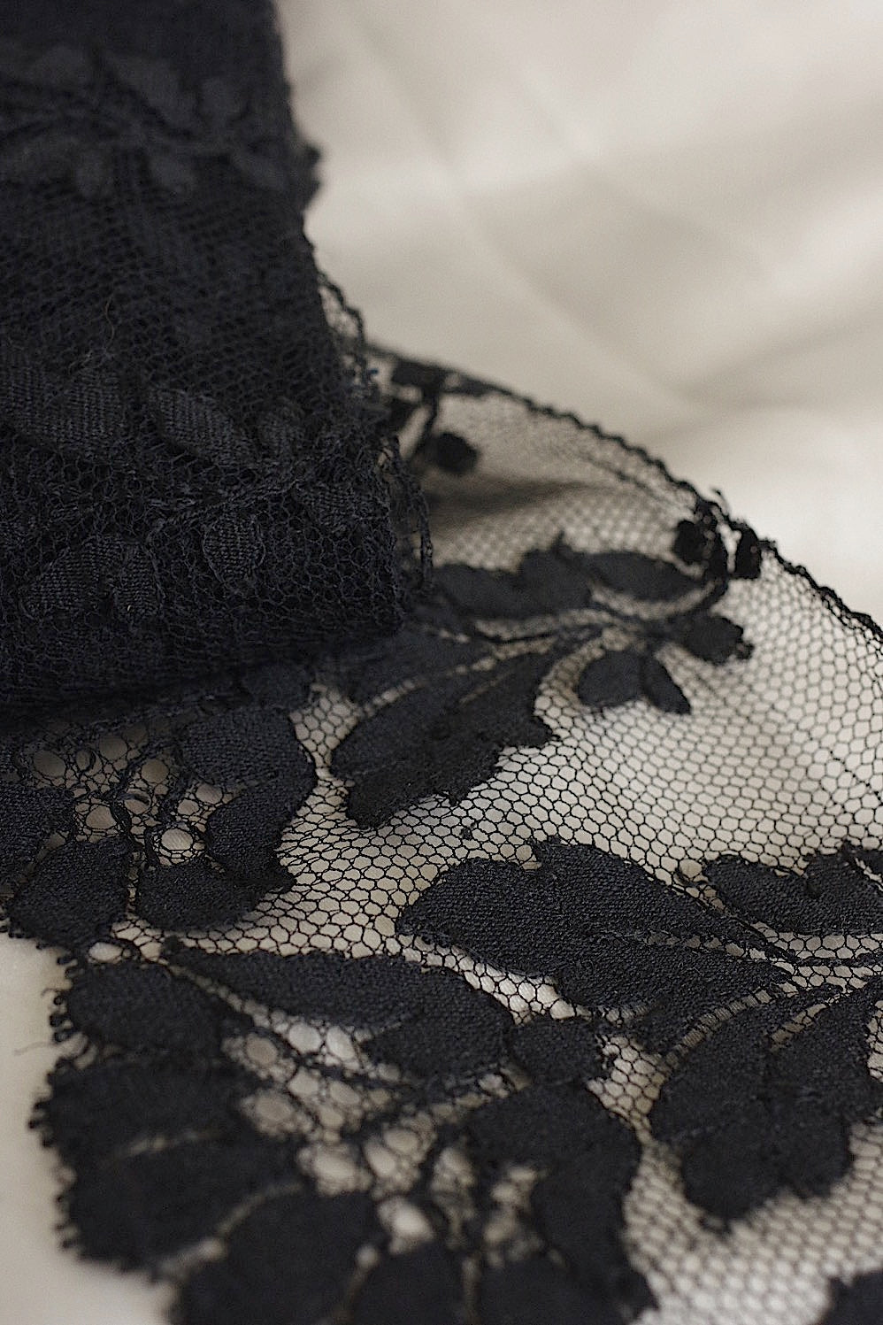 dentelle antique antique lace blonde black