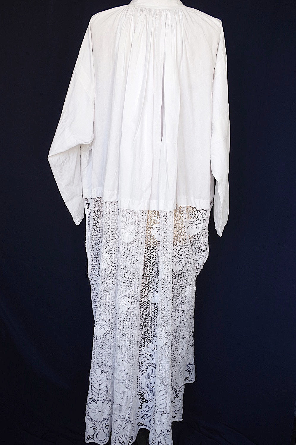 vêtement antique アンティーク司祭様チュニック aube2 .FR a l'epoque