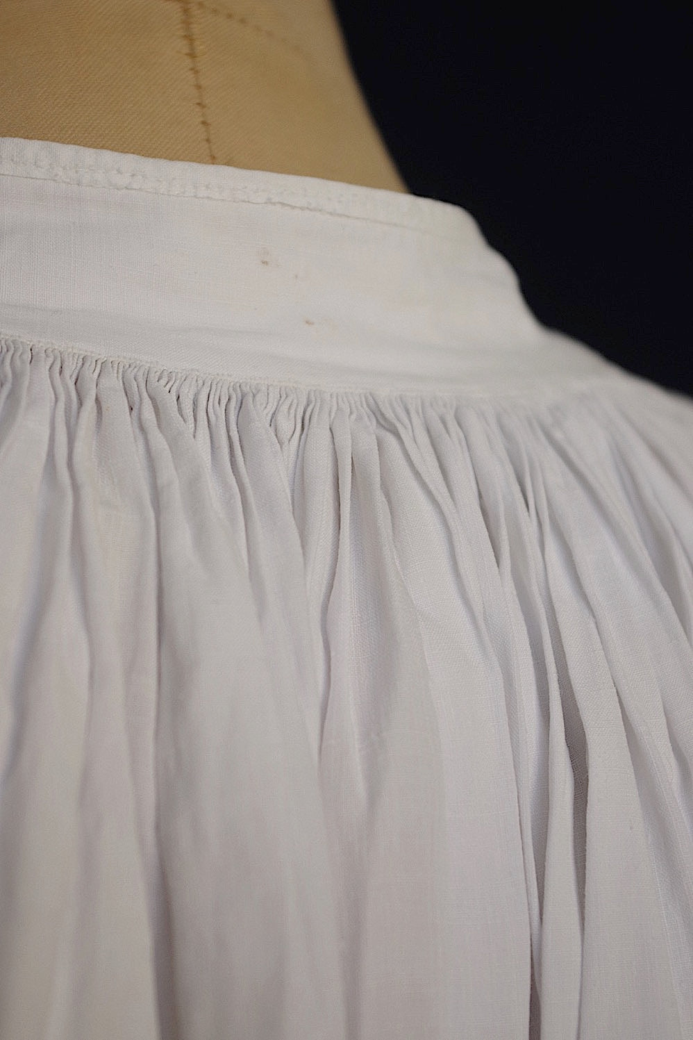 vêtement antique アンティーク司祭様チュニック aube2 .FR a l'epoque