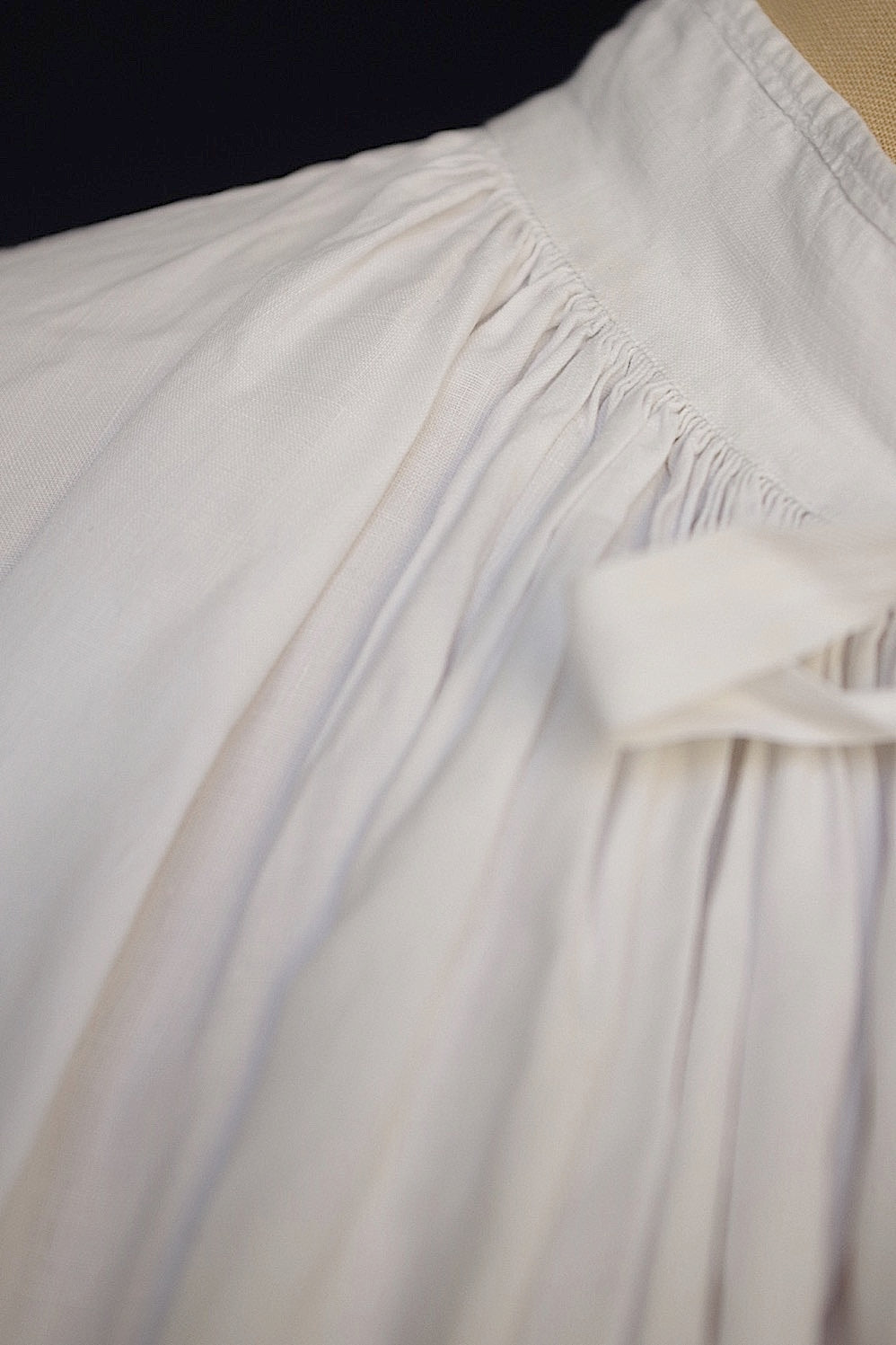 vêtement antique アンティーク司祭様チュニック aube2 .FR a l'epoque