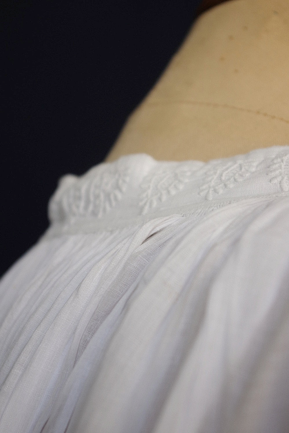 vêtement antique アンティーク司祭様チュニック aube3 .FR a l'epoque
