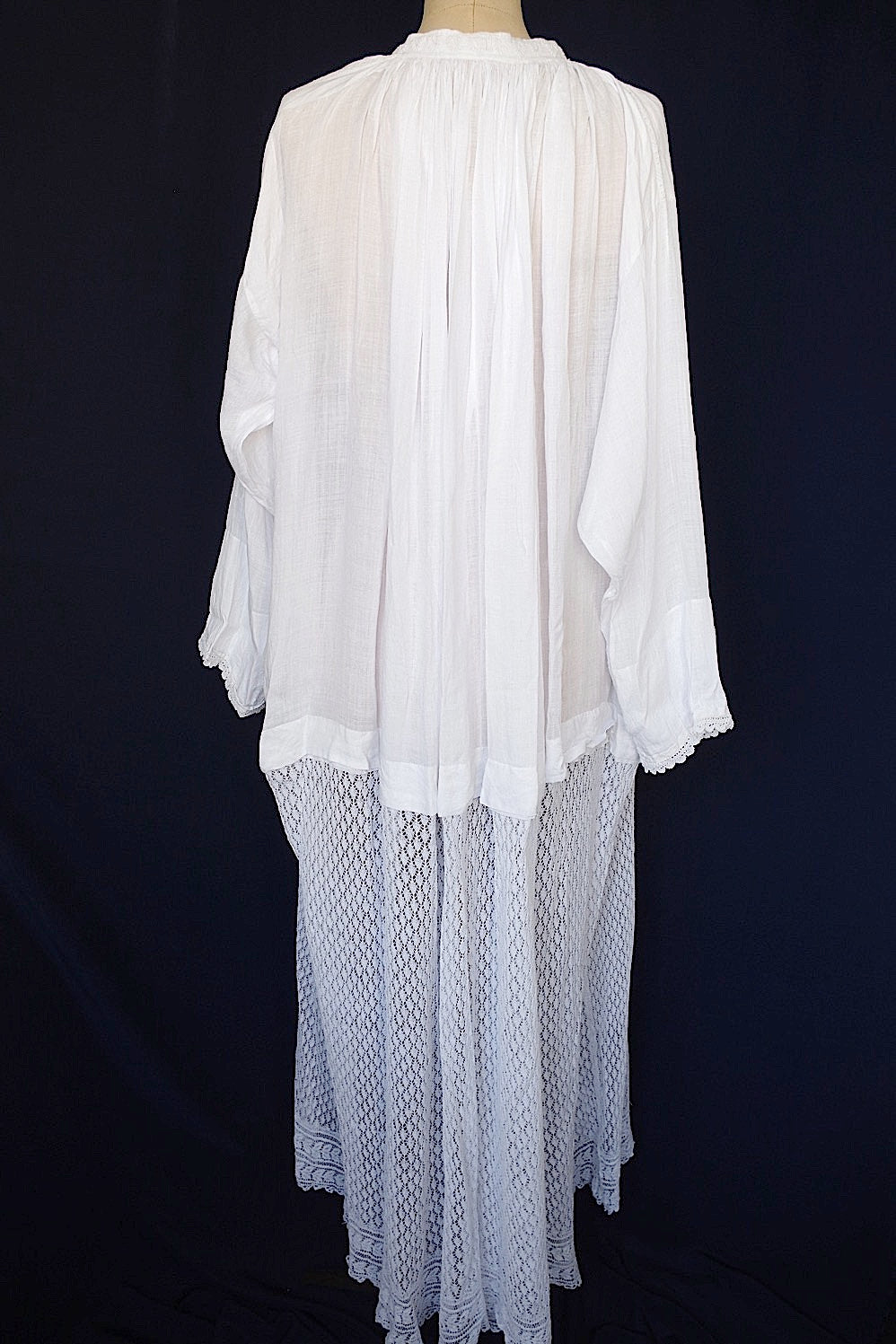 vêtement antique アンティーク司祭様チュニック aube3 .FR a l'epoque