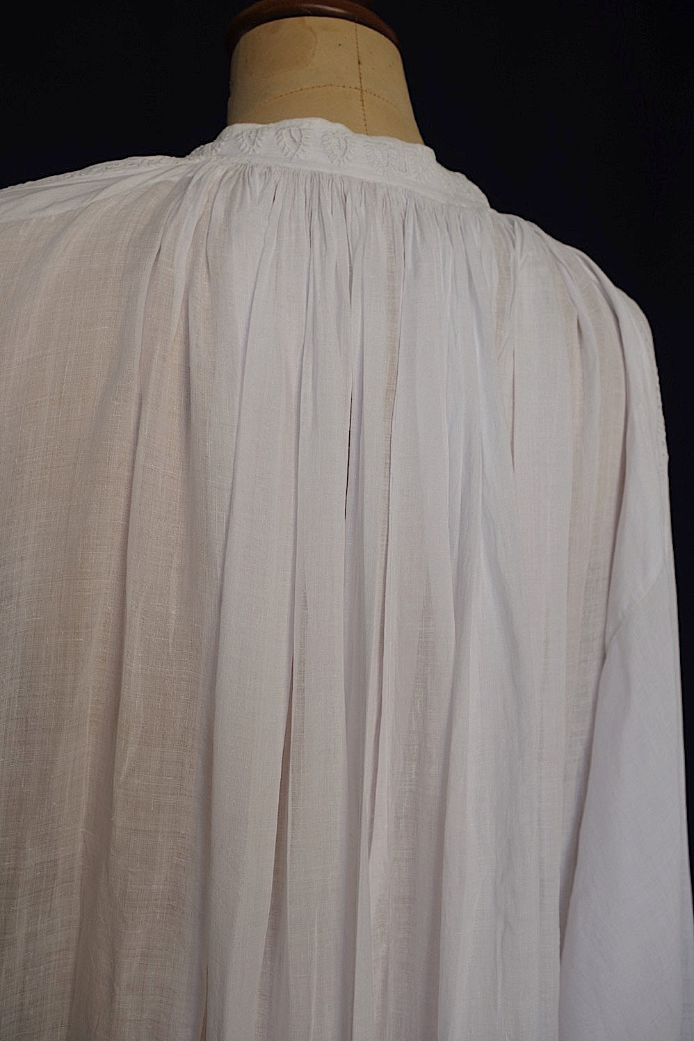 vêtement antique アンティーク司祭様チュニック aube3 .FR a l'epoque