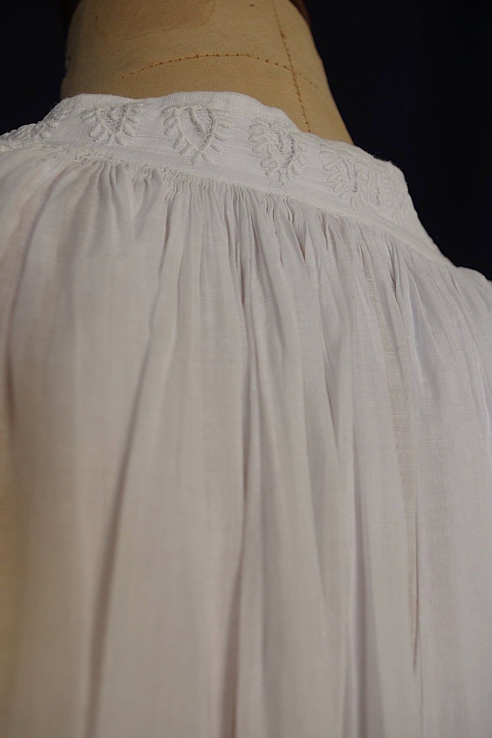 vêtement antique アンティーク司祭様チュニック aube3 .FR a l'epoque