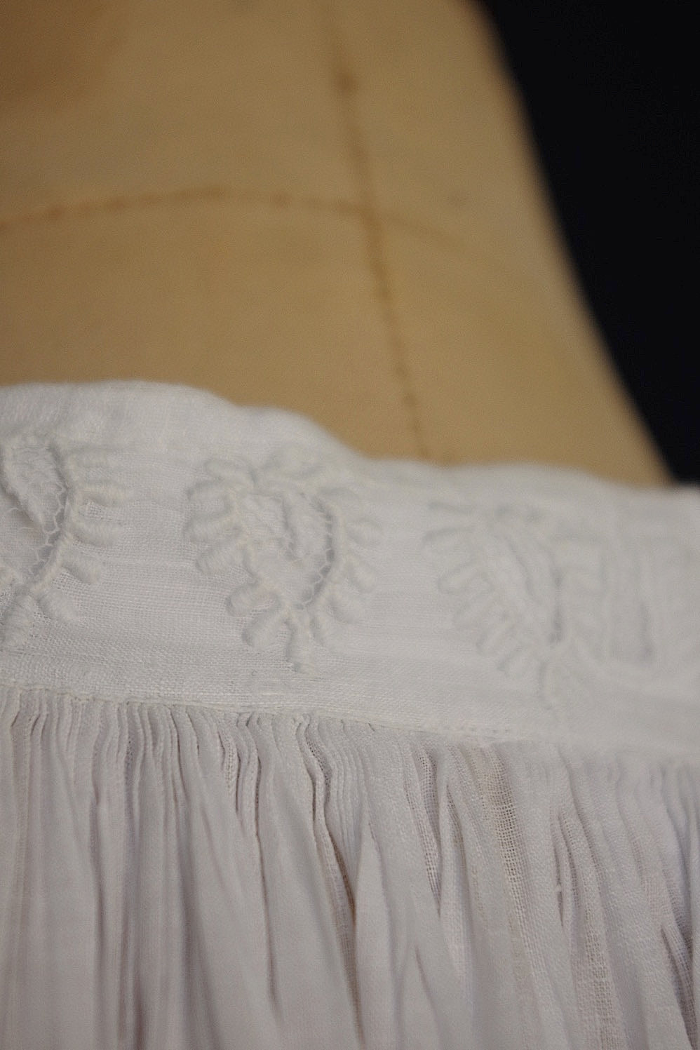 vêtement antique アンティーク司祭様チュニック aube3 .FR a l'epoque