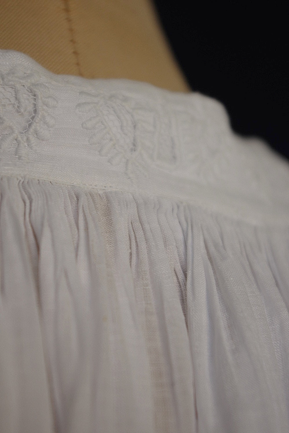 vêtement antique アンティーク司祭様チュニック aube3 .FR a l'epoque