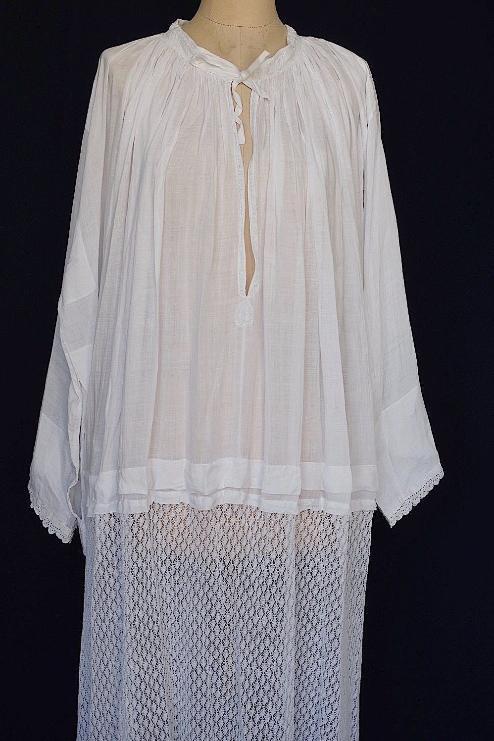 vêtement antique アンティーク司祭様チュニック aube3 .FR a l'epoque