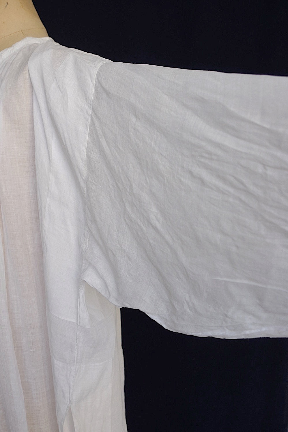 vêtement antique アンティーク司祭様チュニック aube3 .FR a l'epoque