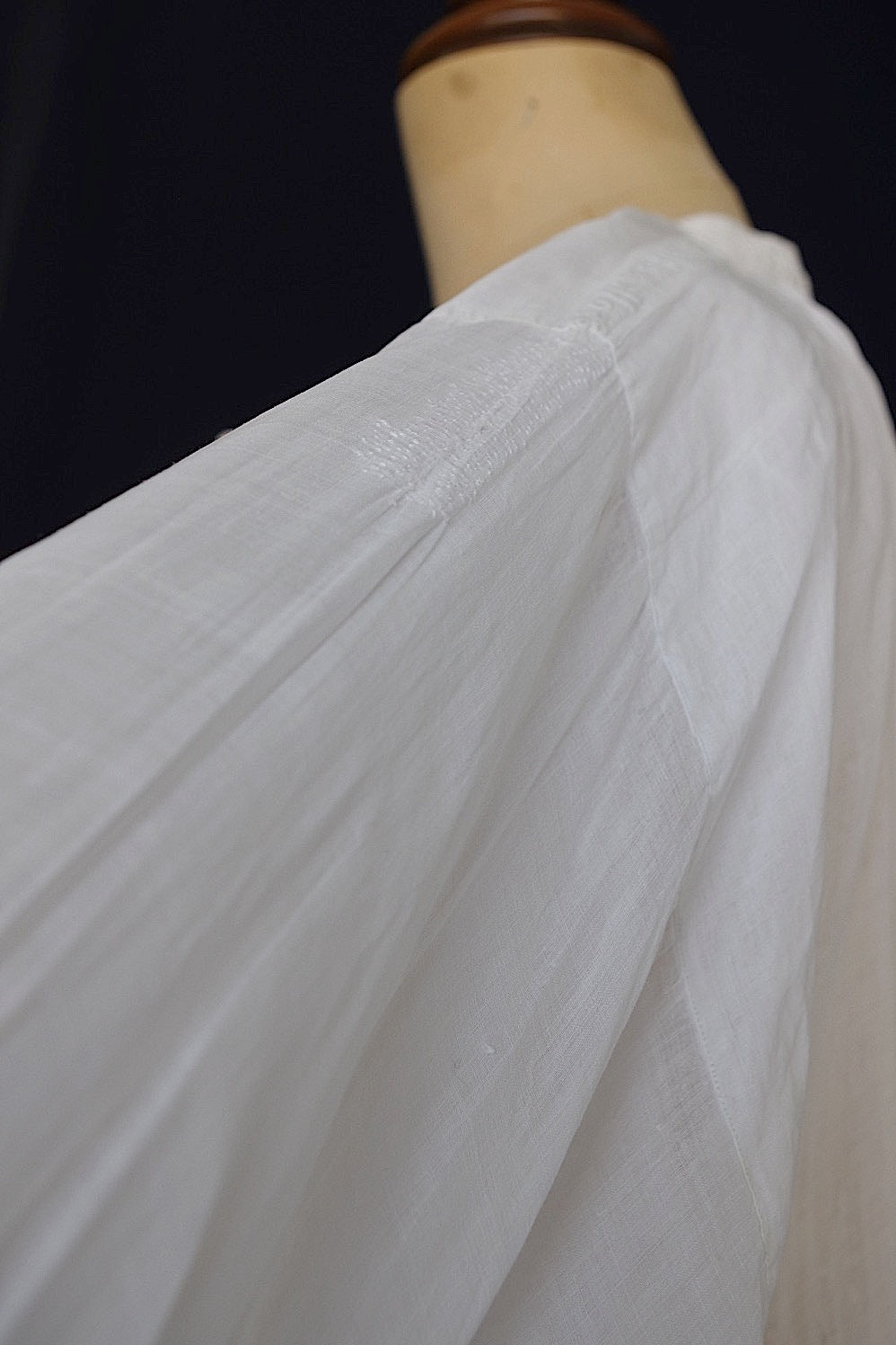 vêtement antique アンティーク司祭様チュニック aube3 .FR a l'epoque