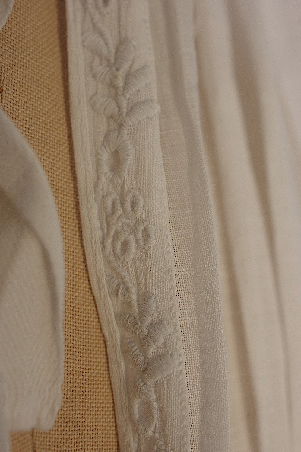 vêtement antique アンティーク司祭様チュニック aube3 .FR a l'epoque