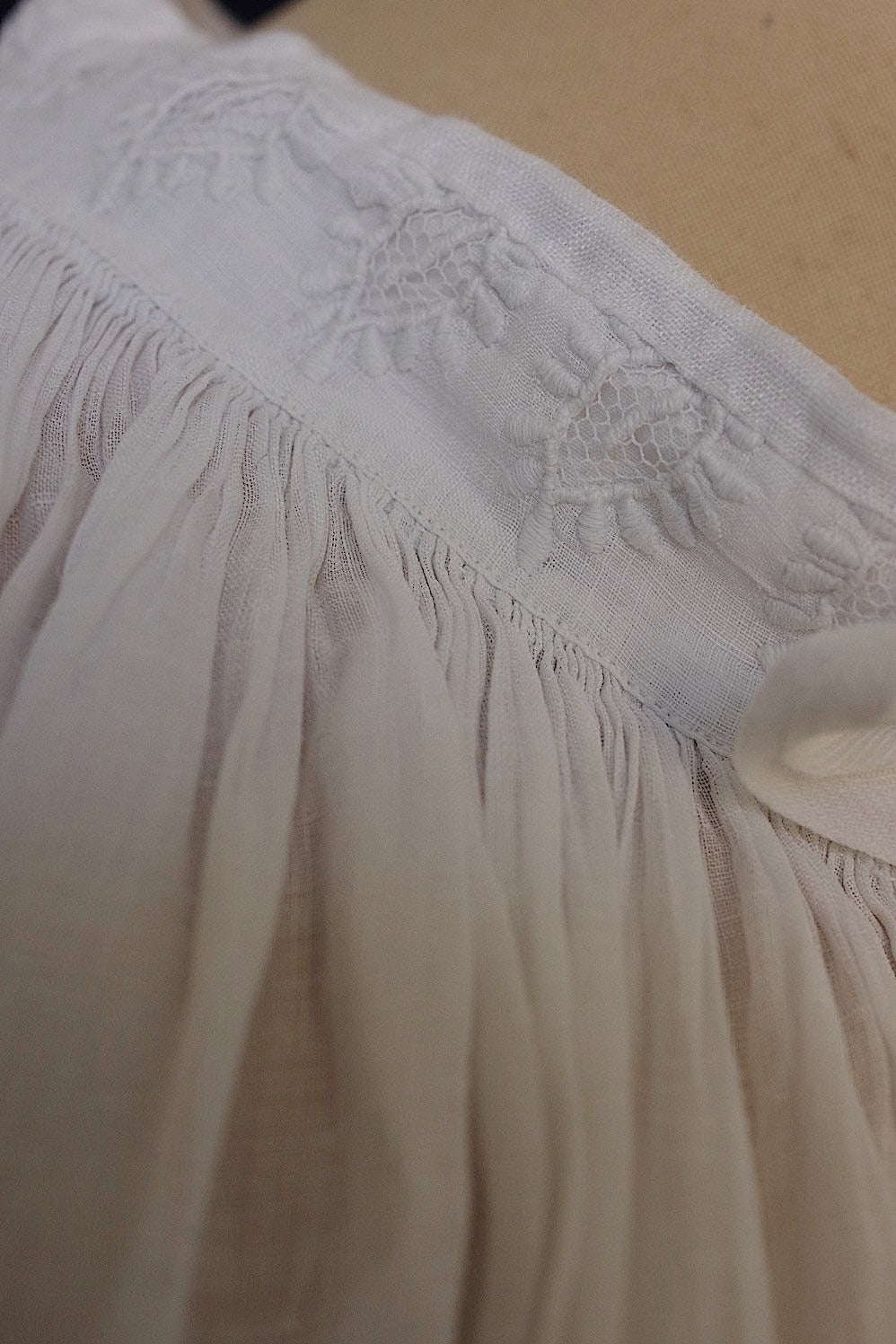 vêtement antique アンティーク司祭様チュニック aube3 .FR a l'epoque