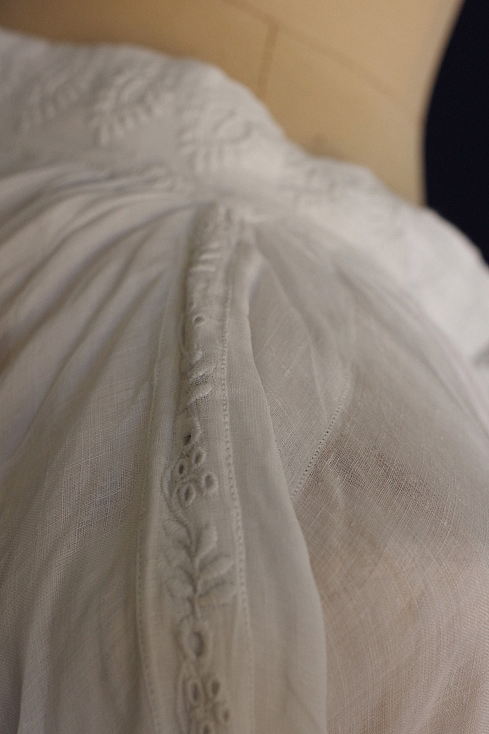 vêtement antique アンティーク司祭様チュニック aube3 .FR a l'epoque