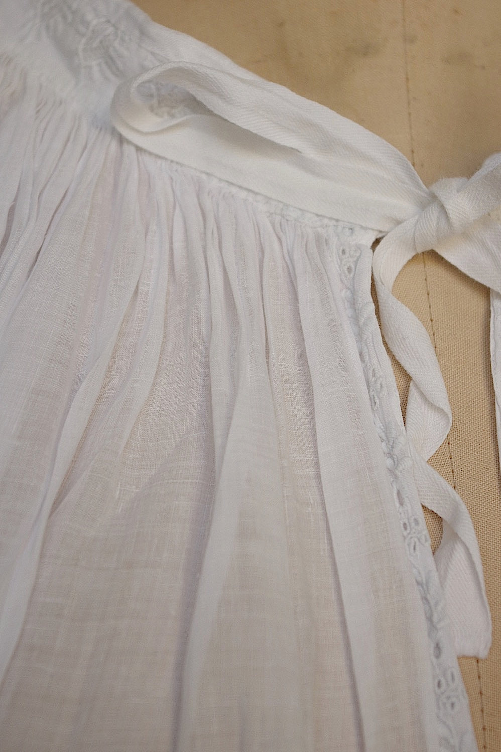 vêtement antique アンティーク司祭様チュニック aube3 .FR a l'epoque