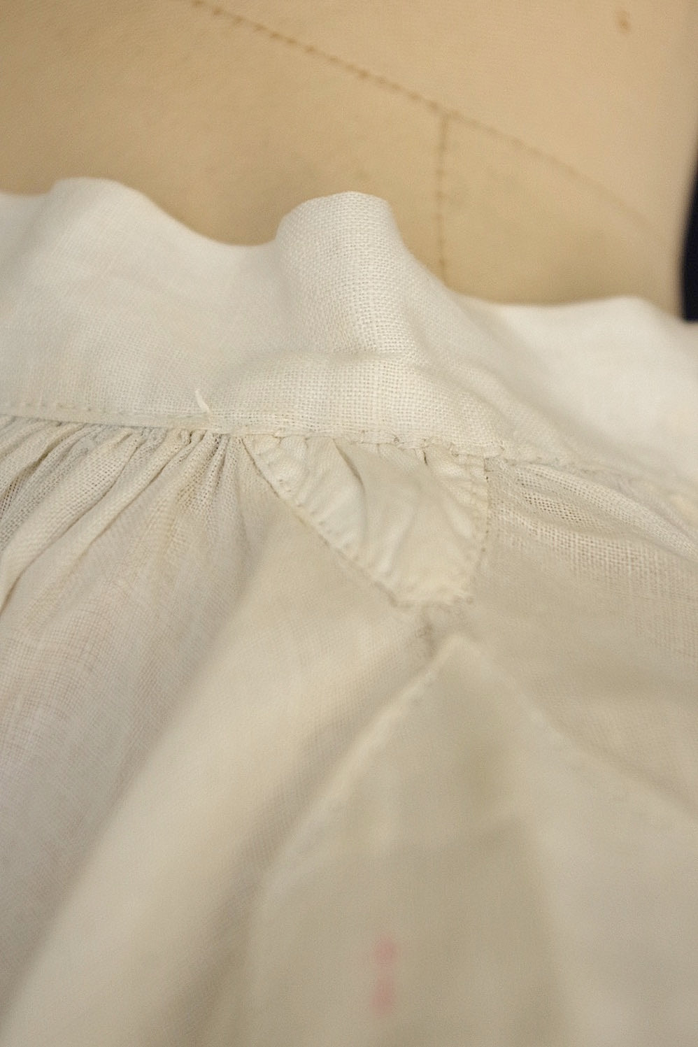 vêtement antique アンティーク 教会チュニック aube1 .FR a l'epoque