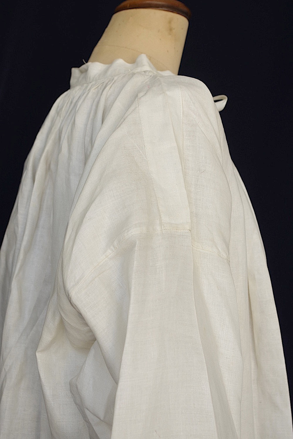 vêtement antique アンティーク 教会チュニック aube1 .FR a l'epoque