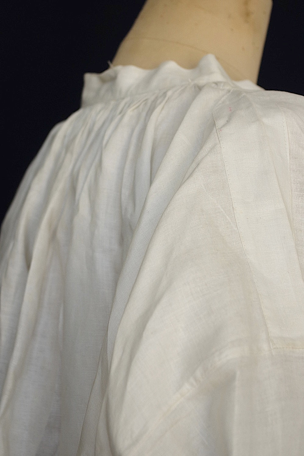 vêtement antique アンティーク 教会チュニック aube1 .FR a l'epoque