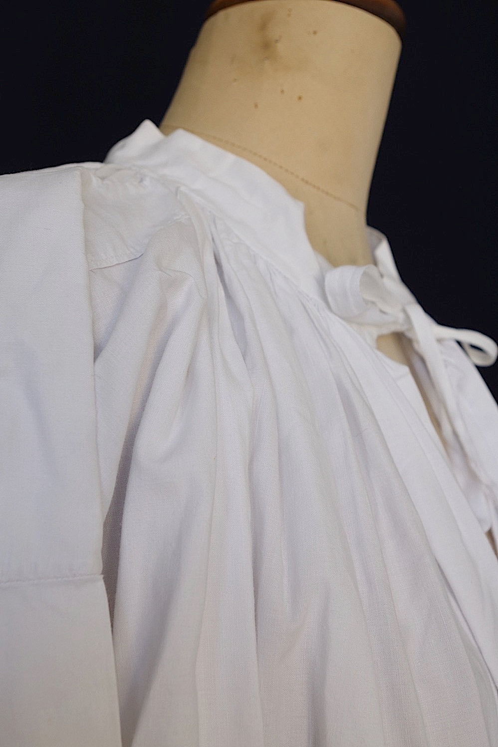 vêtement antique antique church tunic aube3
