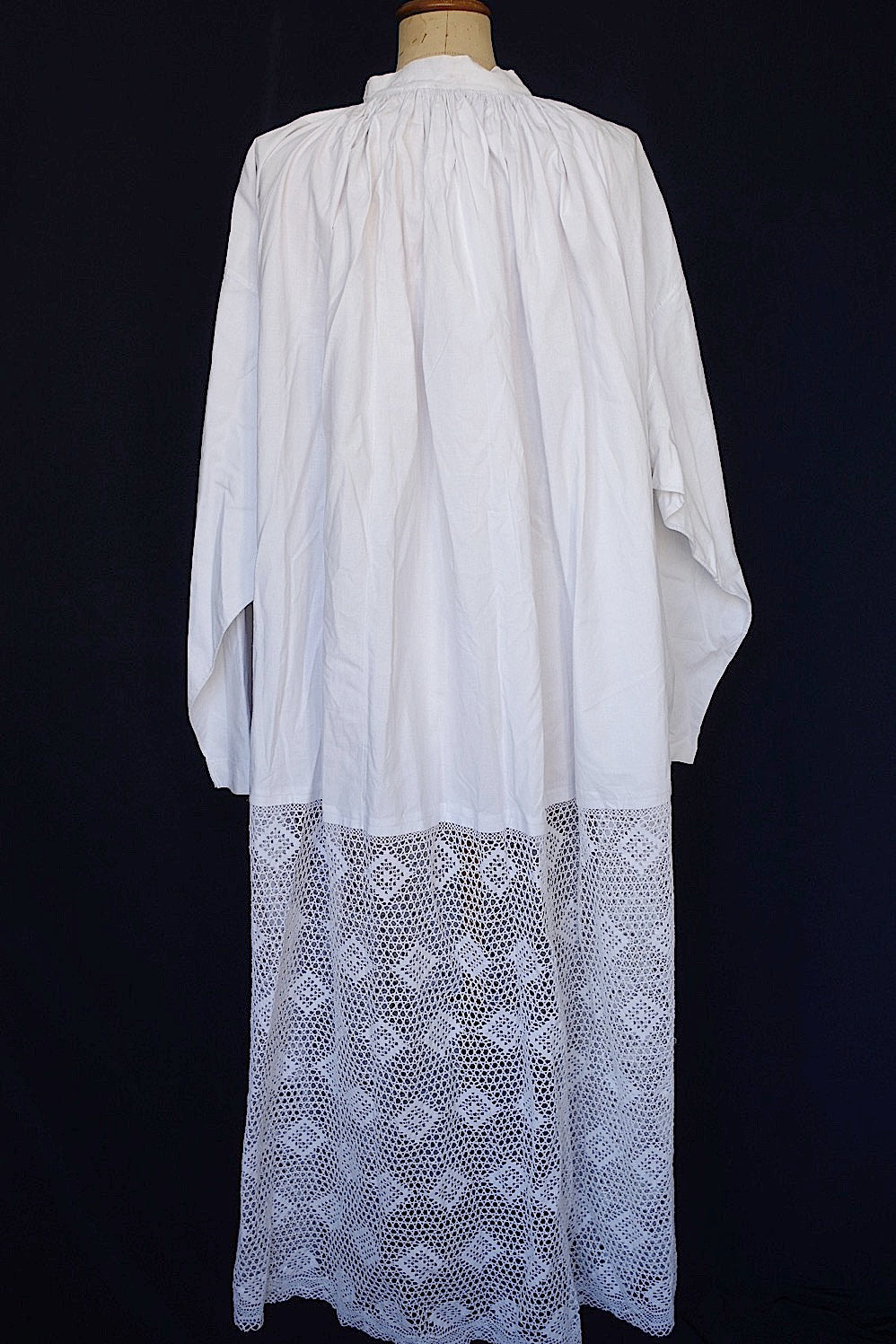 vêtement antique antique church tunic aube3