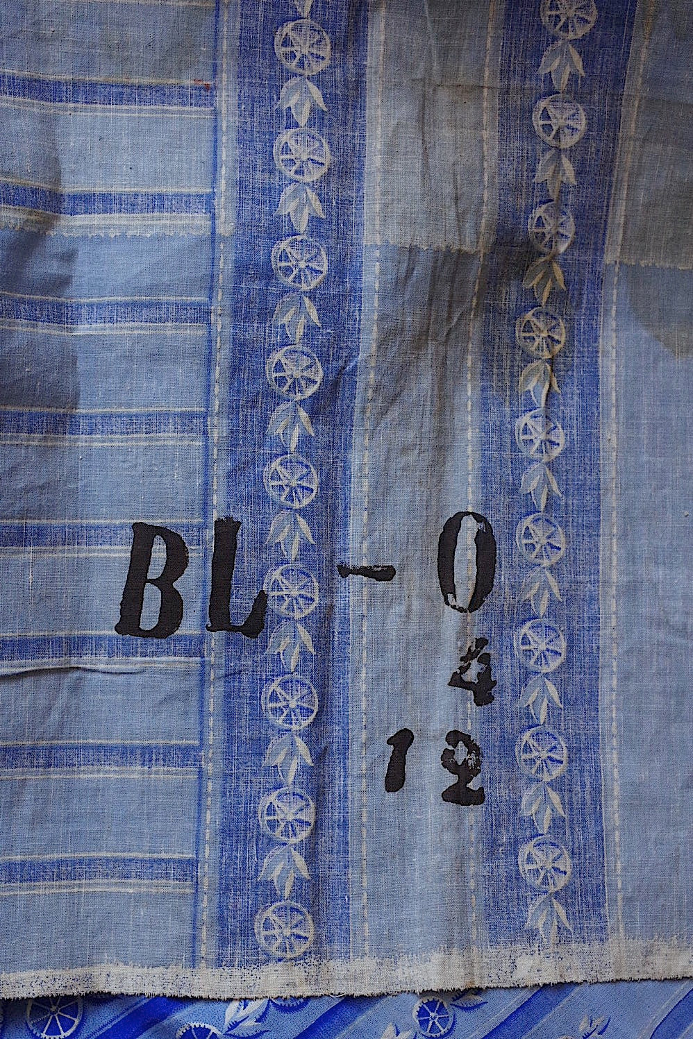 tissu antique アンティーク生地 .FR a l'epoque