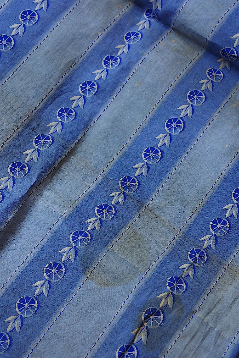 tissu antique アンティーク生地 .FR a l'epoque