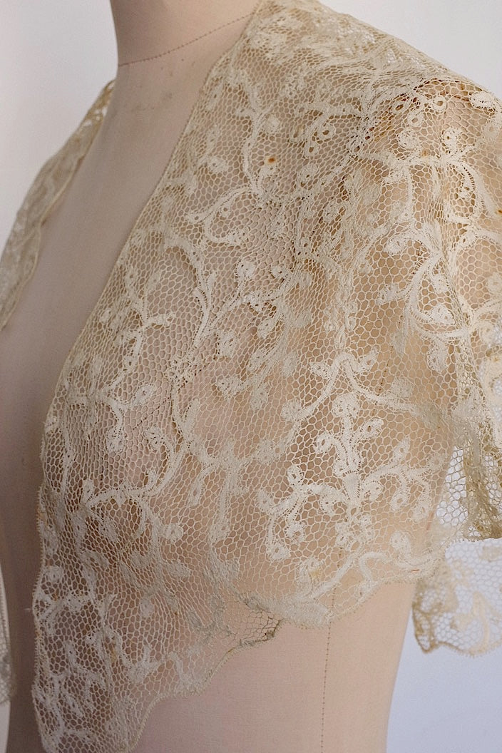 dentelle antique アンティークレース ケープ .FR a l'epoque