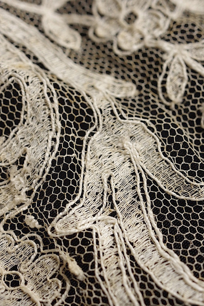 dentelle   antique アンティークレース ブロンドレース2種 .FR a l'epoque
