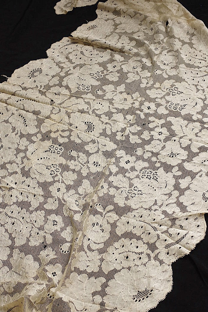 dentelle   antique アンティークレース ブロンドレース2種 .FR a l'epoque