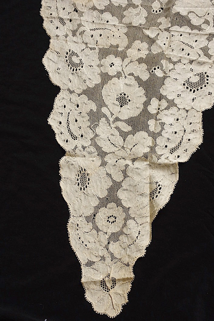 dentelle   antique アンティークレース ブロンドレース2種 .FR a l'epoque