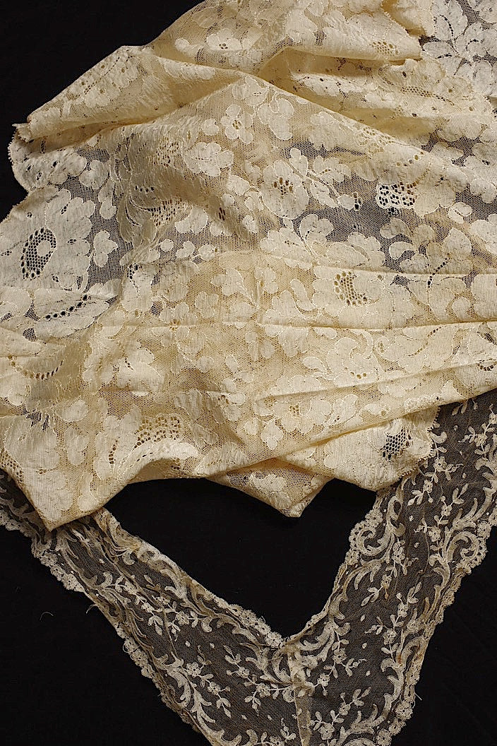 dentelle   antique アンティークレース ブロンドレース2種 .FR a l'epoque