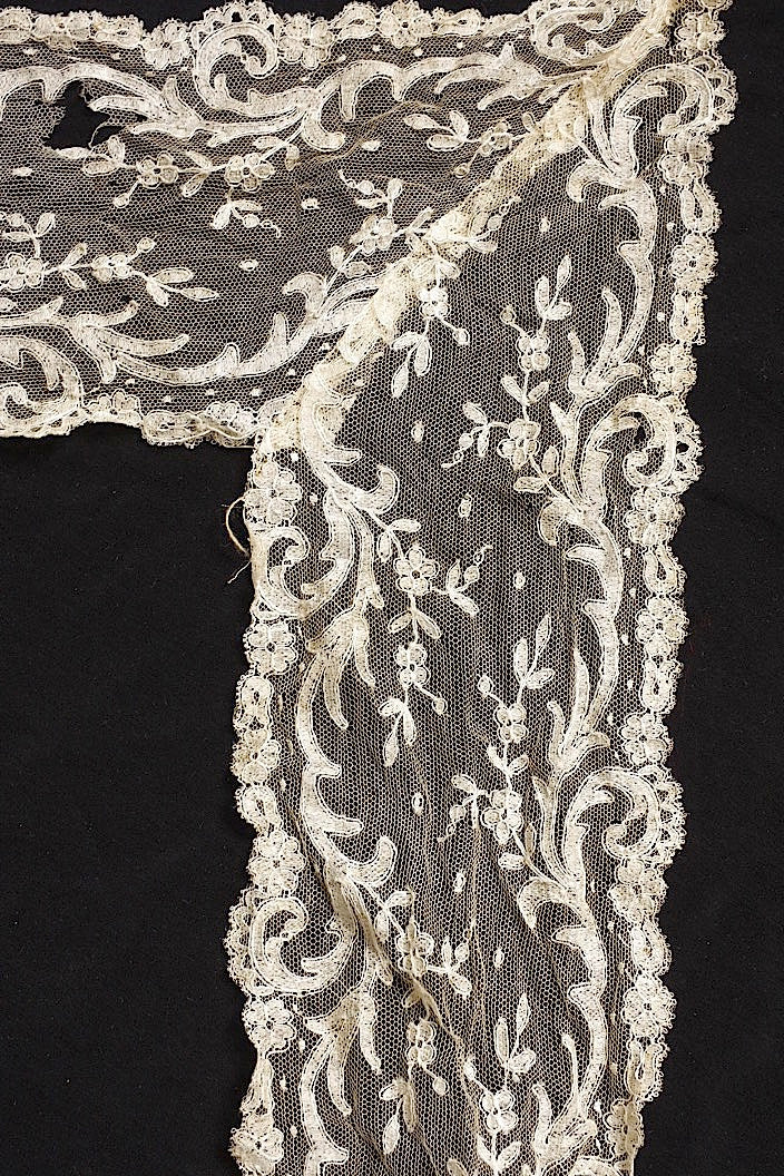 dentelle   antique アンティークレース ブロンドレース2種 .FR a l'epoque