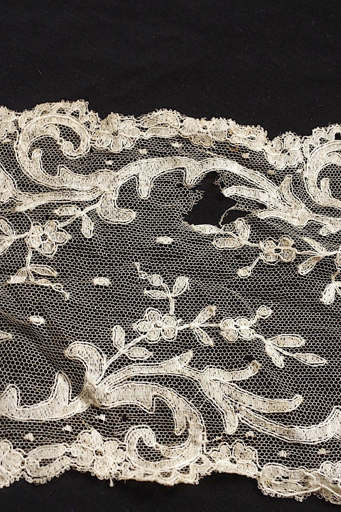 dentelle   antique アンティークレース ブロンドレース2種 .FR a l'epoque
