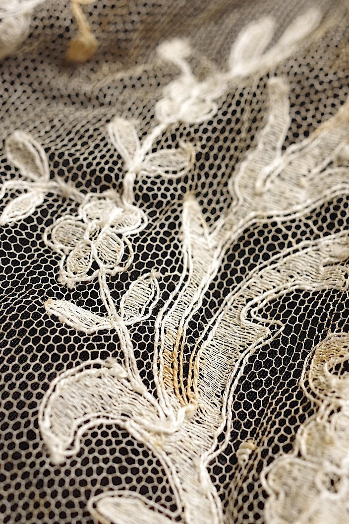 dentelle   antique アンティークレース ブロンドレース2種 .FR a l'epoque