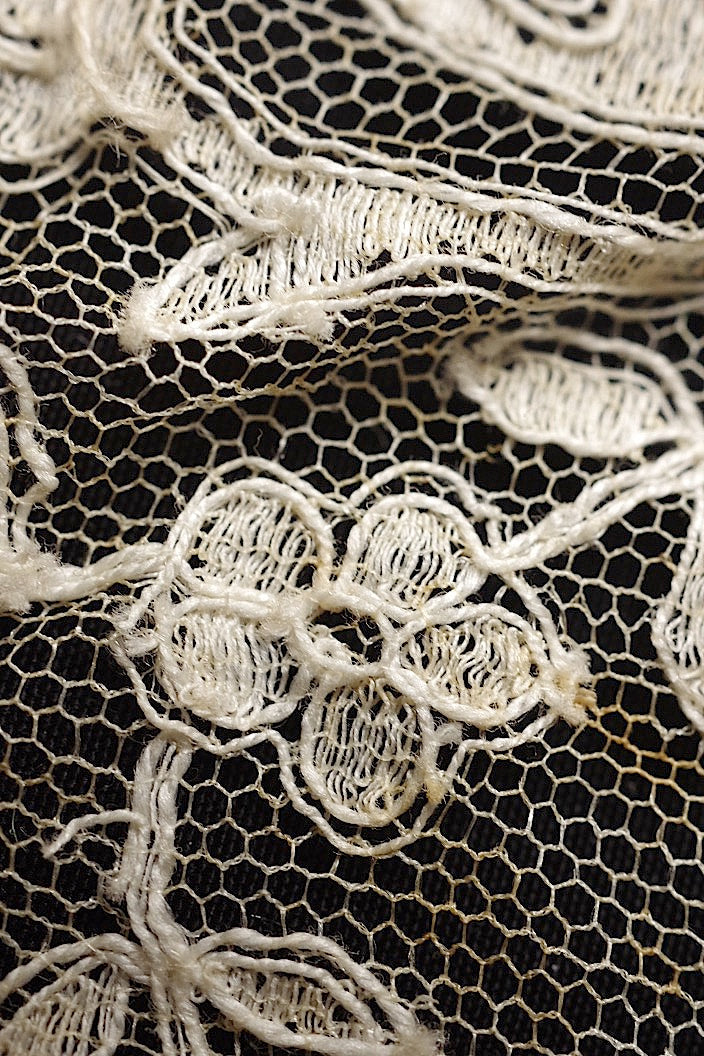 dentelle   antique アンティークレース ブロンドレース2種 .FR a l'epoque