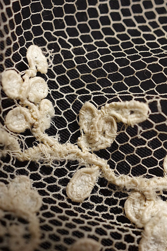 dentelle antique アンティークレース 133cm 109cm .FR a l'epoque