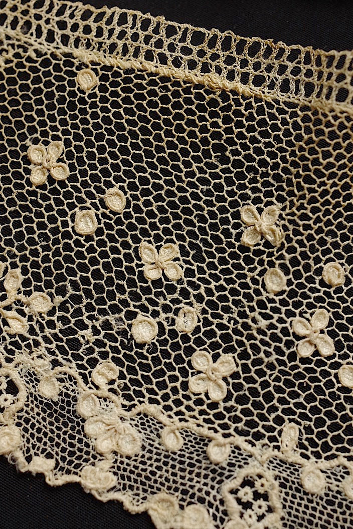 dentelle antique アンティークレース 133cm 109cm .FR a l'epoque