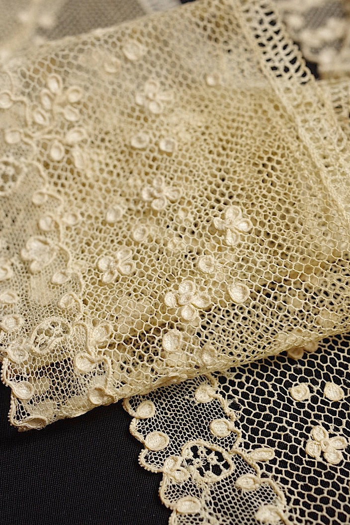 dentelle antique アンティークレース 133cm 109cm .FR a l'epoque