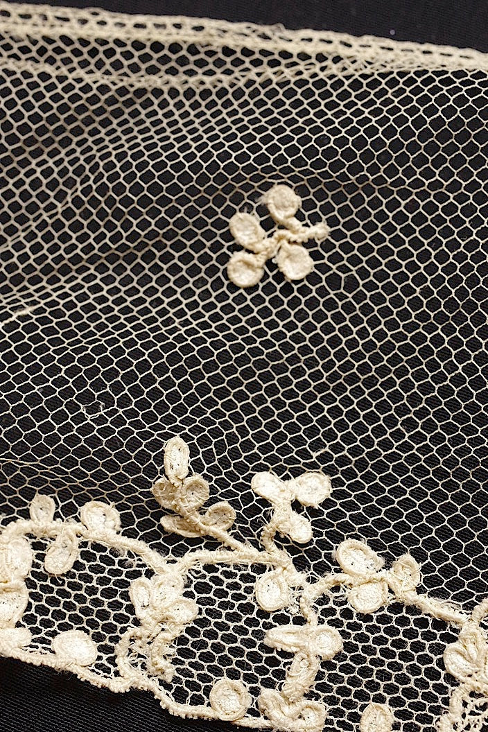 dentelle antique アンティークレース 133cm 109cm .FR a l'epoque