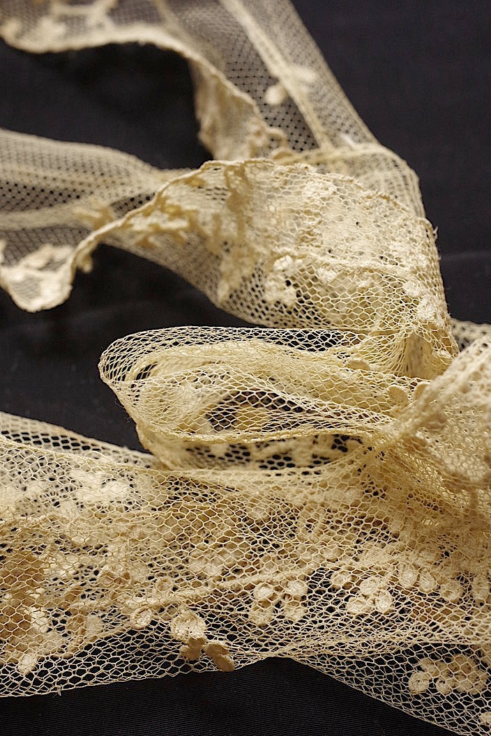 dentelle antique アンティークレース 133cm 109cm .FR a l'epoque