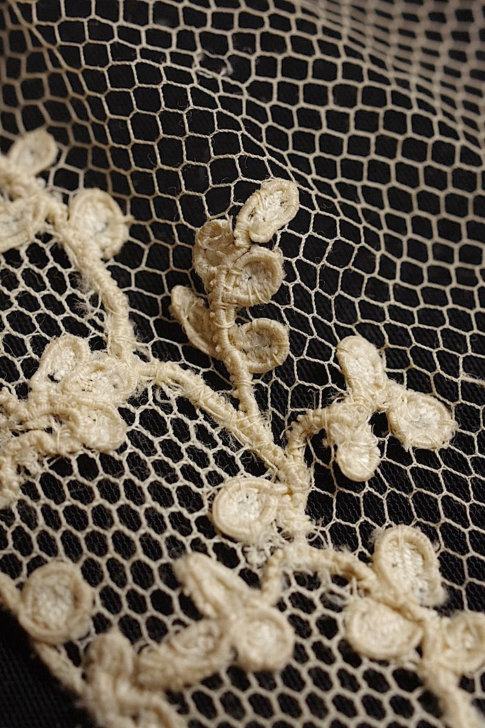 dentelle antique アンティークレース 133cm 109cm .FR a l'epoque